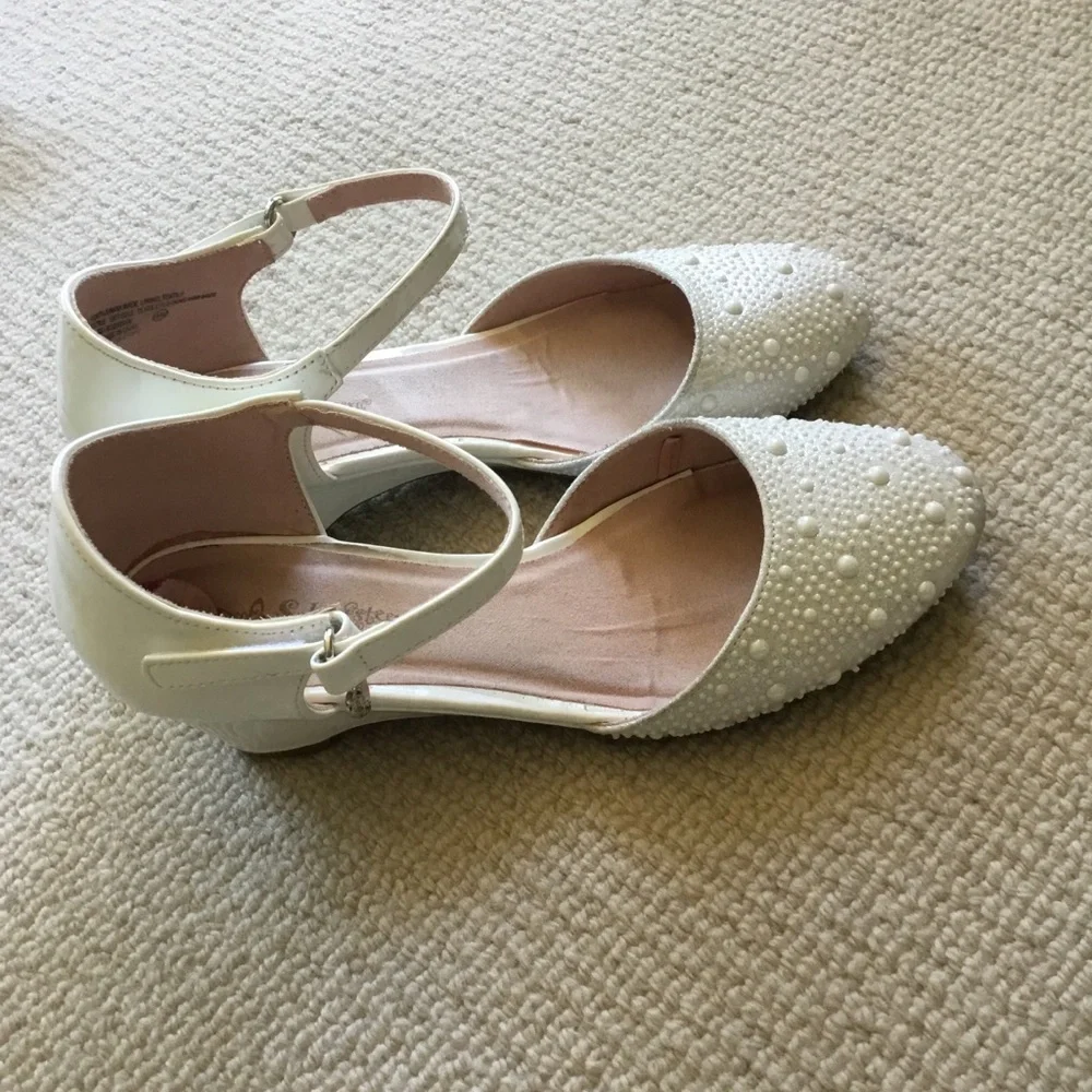 Girls White Pearl-Embellished Ankle-Strap Flats